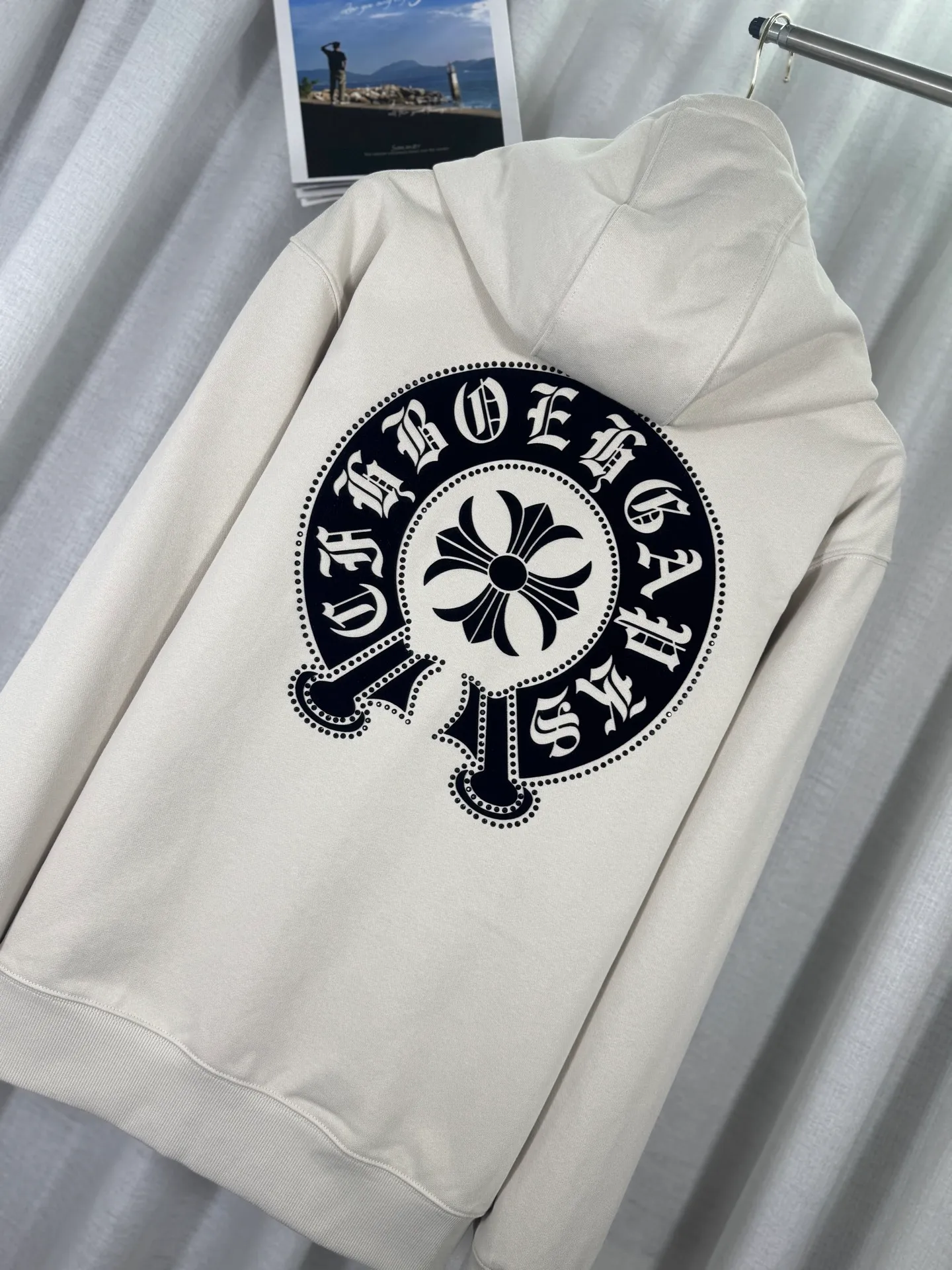 P340 top version, real shot without P, ​​different from market currency) 𝗖𝗵𝗿𝗼𝗺𝗲 𝗛𝗲𝗮𝗿𝘁𝘀/Cro Heart 2025 washed and burned flower patch embroidered autumn and winter new original single counter American hollow patch 3D couple casual cardigan sweatshirt 👑The highest version! Customized fabric 480g tripe terry fabric! American acid-washed and distressed original fabric, laser burning + patch embroidery, exquisite embroidery of letters! The best-selling model in the counter, very comfortable to wear. Accessories: original molded and authenticated collar label➕100% silk wash label. Genuine purchase-grade original hangtag➕matching hanging rope➕3D hanging beads➕original packaging bag. Craftsmanship: The original version has consistent wiring! The highest version of the armhole matching technique! Color: Black Apricot Size: S M L XL Style Number: 25-356